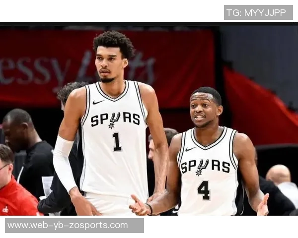 福克斯称赞文班亚马是顶尖球员强调团队合作的重要性