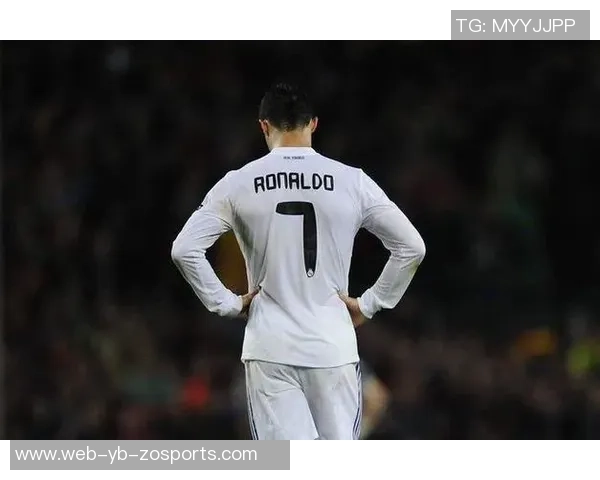 C罗宣布离开皇马后队友镜头外愤怒吐槽引发热议